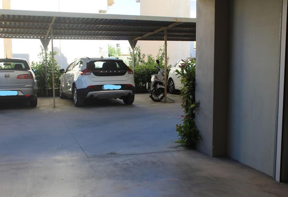 Maria'S Airport Apartment Koropion Bagian luar foto