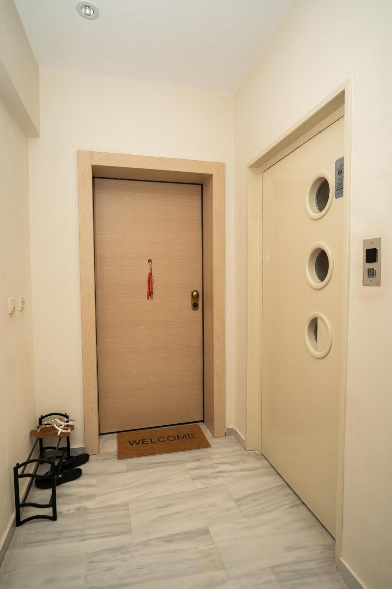 Maria'S Airport Apartment Koropion Bagian luar foto