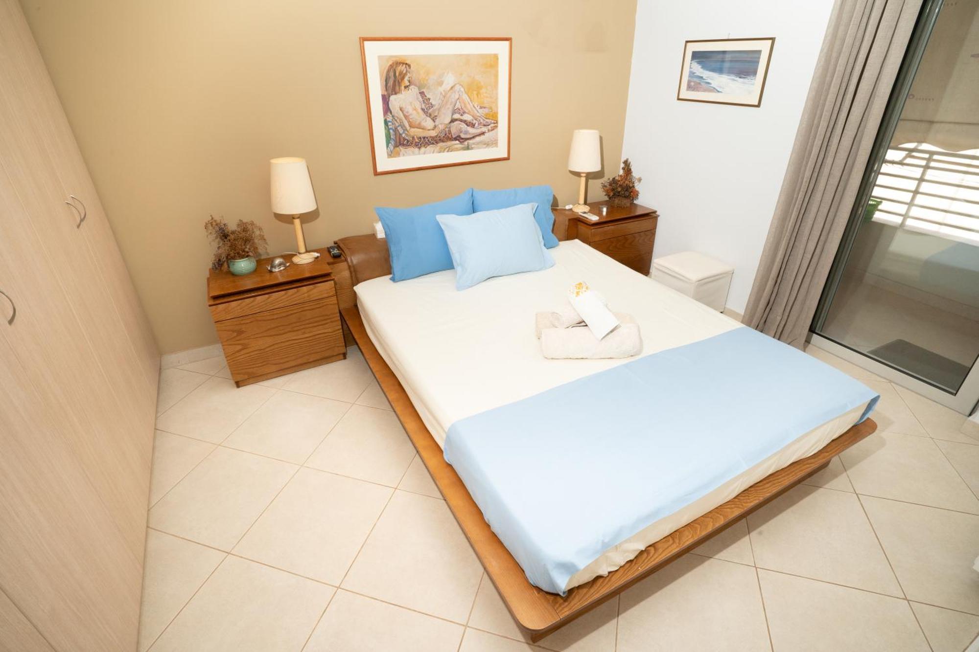 Maria'S Airport Apartment Koropion Bagian luar foto